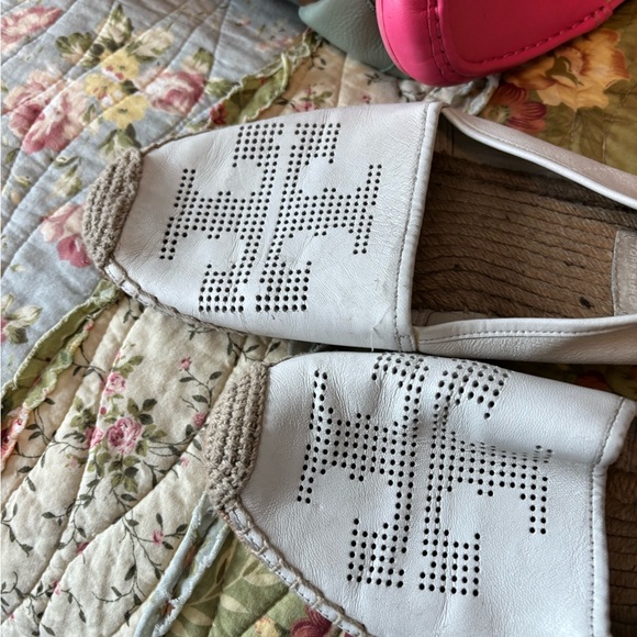 Size 9.5 Tory Burch shoes. White - Picture 2 of 4